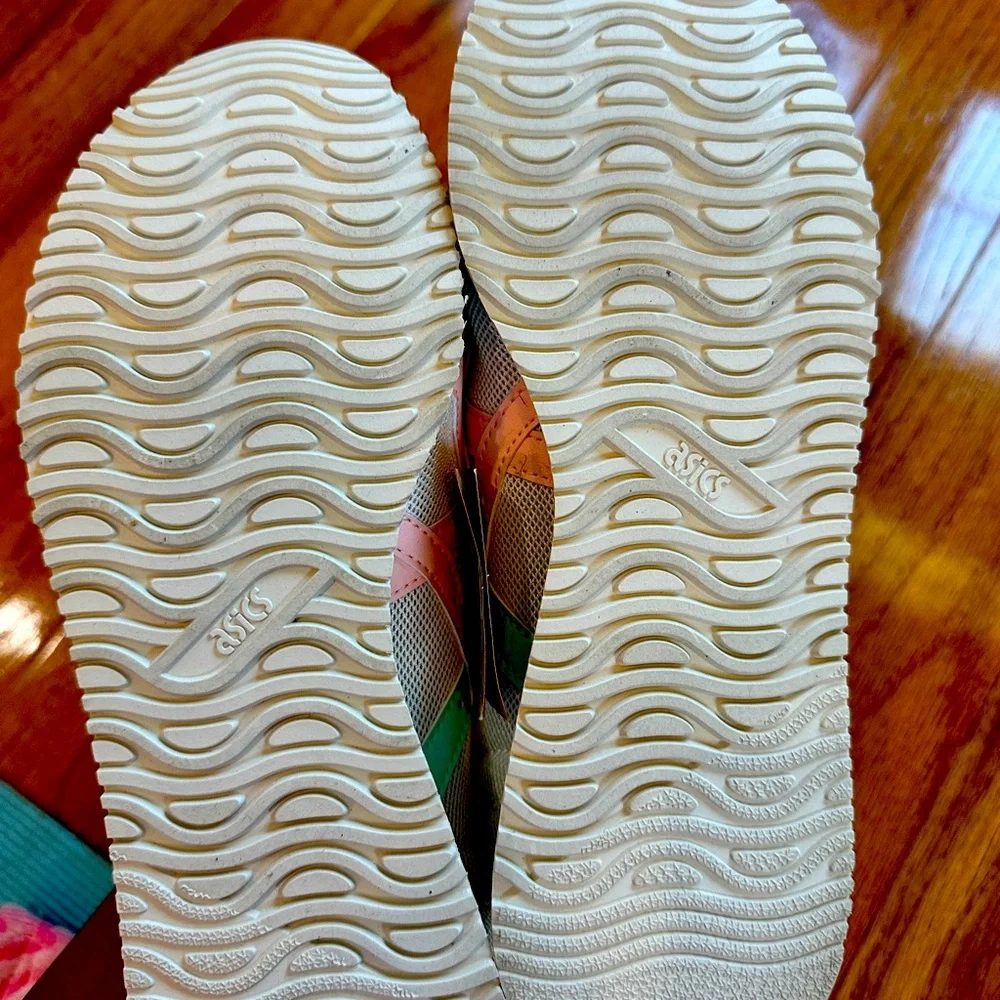 Sneakers - Picture 6 of 8